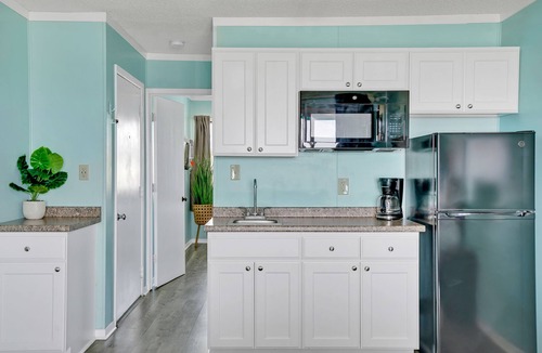 Kure Beach Hotel | Admiral's Quarter