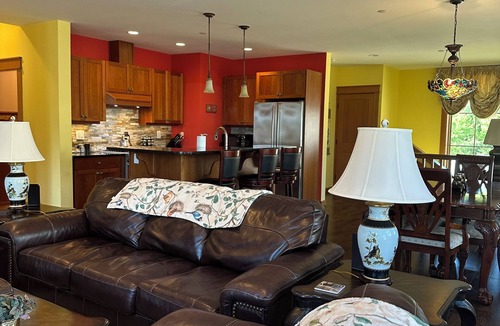 Eastsound Condo | Admiral's Suite - Spacious, Flagship Condo as you enter Eastsound