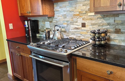 Eastsound Condo | Admiral's Suite - Spacious, Flagship Condo as you enter Eastsound