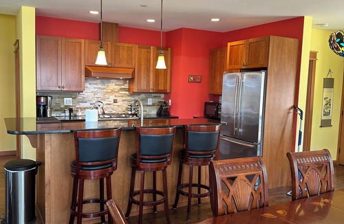 Eastsound Condo | Admiral's Suite - Spacious, Flagship Condo as you enter Eastsound