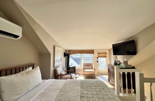 Boothbay Harbor Hotel | Admirals Quarters Inn