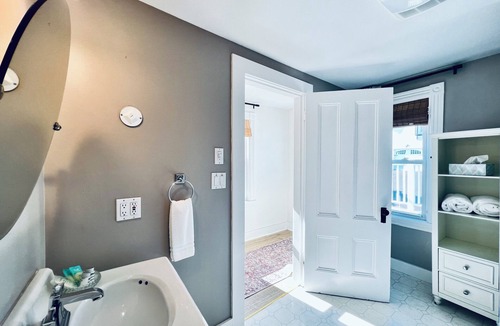 Boothbay Harbor Hotel | Admirals Quarters Inn