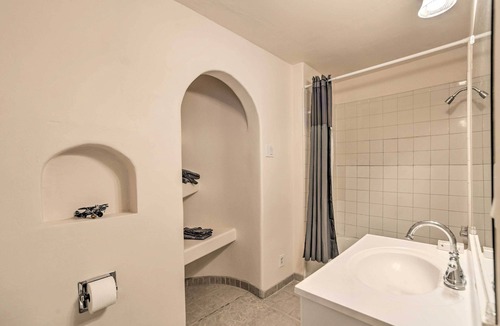 Alamedan Valley House | Adobe Albuquerque Home ~ 5 Mi to Old Town!