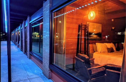 Charlevoix Hotel | adoba® inn & suites