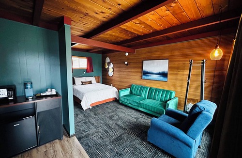 Charlevoix Hotel | adoba® inn & suites