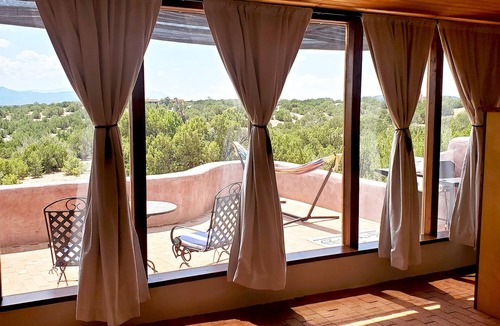 Canoncito House | ADOBE CASITA ON ART GALLERY COMPOUND
