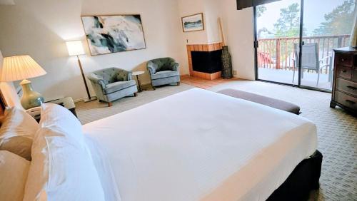 Golden Rectangle Bed & Breakfast | Adobe Inn