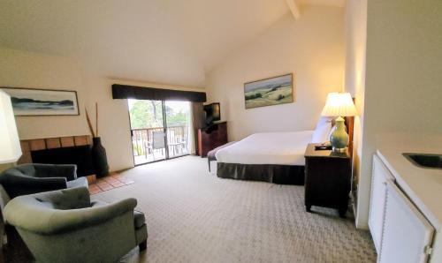 Golden Rectangle Bed & Breakfast | Adobe Inn