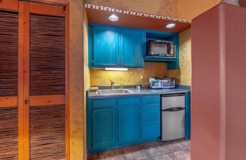 Taos Bed & Breakfast | Adobe & Pines Inn