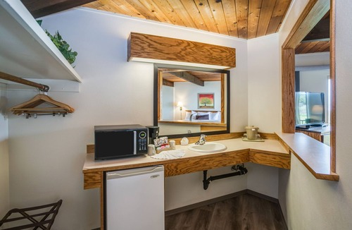 Yachats Hotel | Adobe Resort