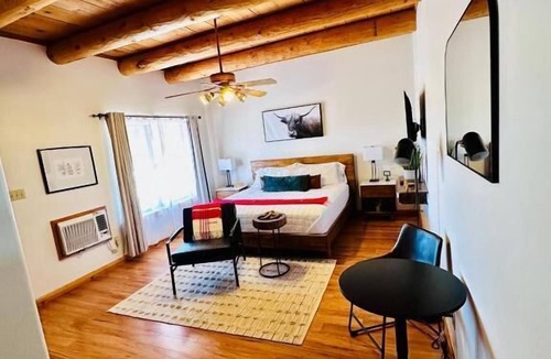 Lakewood Hotel | Adobe Rose Inn
