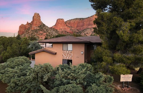 Oak Creek House | Adobe Village Inn Estate