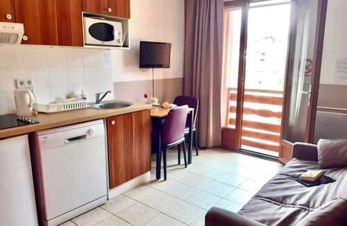 Valberg House | Adonis Valberg