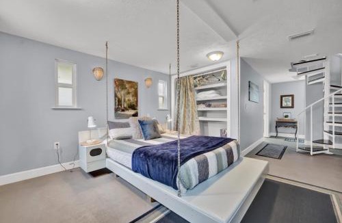 Lynn Haven House | Adorable 1 BDR with Full Kitchen Deck Washer Dryer