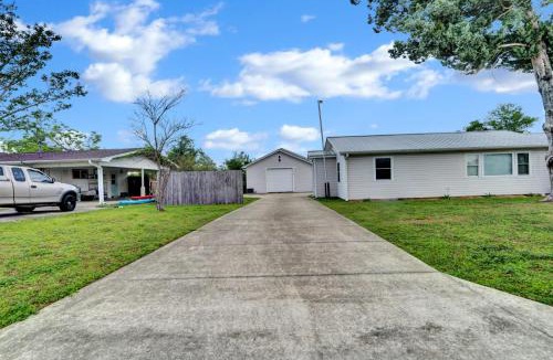 Lynn Haven House | Adorable 1 BDR with Full Kitchen Deck Washer Dryer