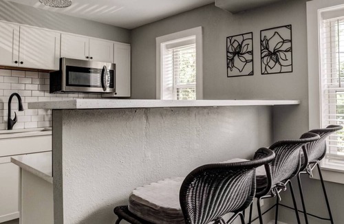 Country Club Plaza Area Apartment | Adorable 1 Bdrm Condo On The Plaza 48