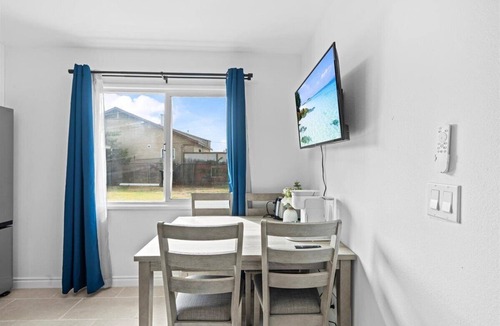 Tustin House | Adorable 1-bedroom bungalow with AC in charming Tustin