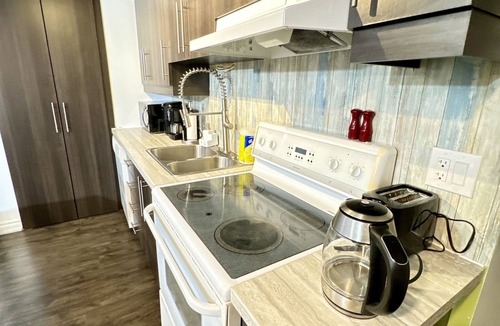 Communaute-Urbaine-de-l'Outaouais Apartment | Adorable 1 Bedroom Guesthouse/Free Parking