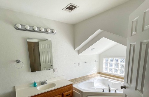 Knox - Henderson House | Adorable 1 bedroom guest house with large deck - WALK TO LOWER GREENVILLE