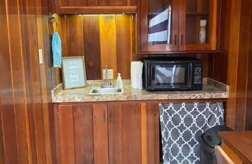 Ira Apartment | Adorable 1-bedroom guesthouse with kitchenette
