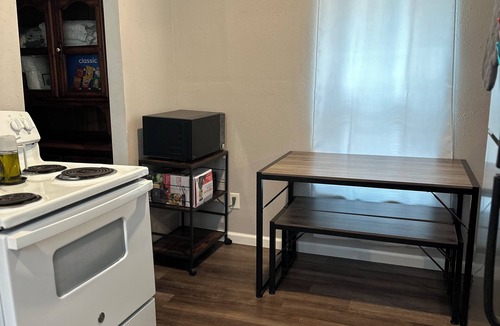Fort Worth House | Adorable 1-bedroom house with AC in Fort Worth