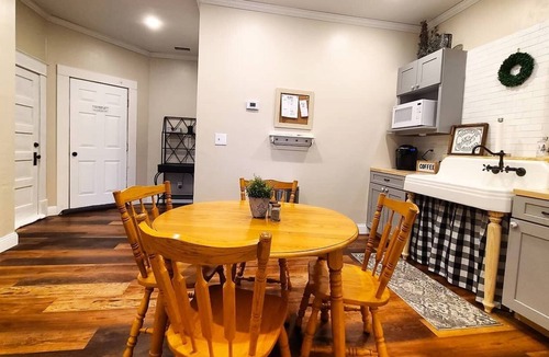 Rosebud Cottage | Adorable 1 bedroom in the heart of Rosebud!
