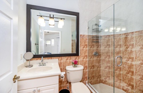 Ludlam Apartment | Adorable 1 bedroom studio with private entrance.