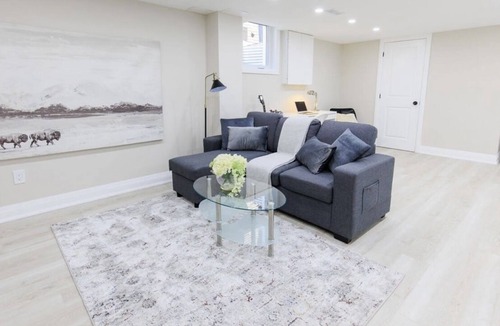 Hamilton Apartment | Adorable 1 bedroom suite in the beautiful Hamilton