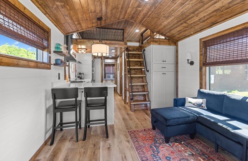 Shelbyville House | Adorable 1 bedroom tiny home w/ loft situated on 156 acres in Shelbyville, TN