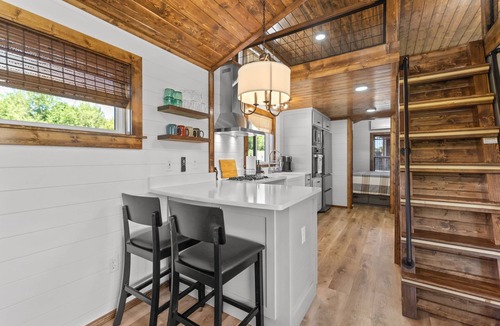 Shelbyville House | Adorable 1 bedroom tiny home w/ loft situated on 156 acres in Shelbyville, TN