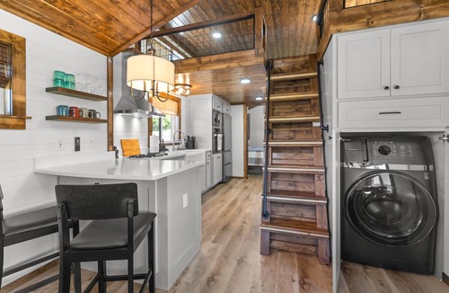 Shelbyville House | Adorable 1 bedroom tiny home w/ loft situated on 156 acres in Shelbyville, TN