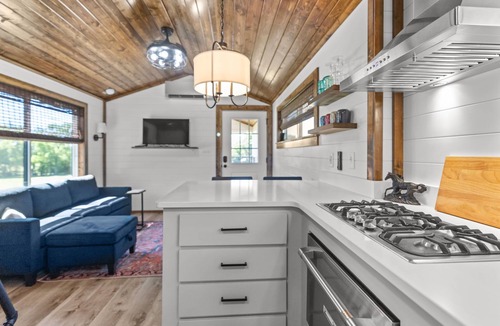 Shelbyville House | Adorable 1 bedroom tiny home w/ loft situated on 156 acres in Shelbyville, TN