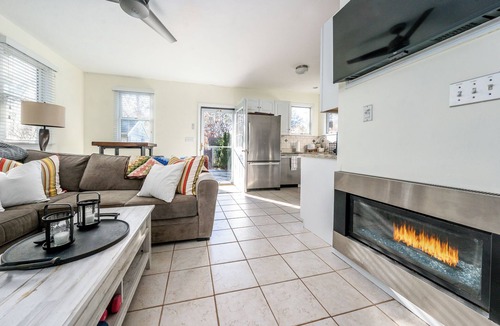 Silver Beach Cottage | Adorable. 1000 sq ft. Well maintained, tasteful updates, spacious private yard.