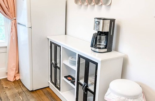 Columbia Apartment | Adorable 1BR Apt. w/KING bed 1 m. to square!