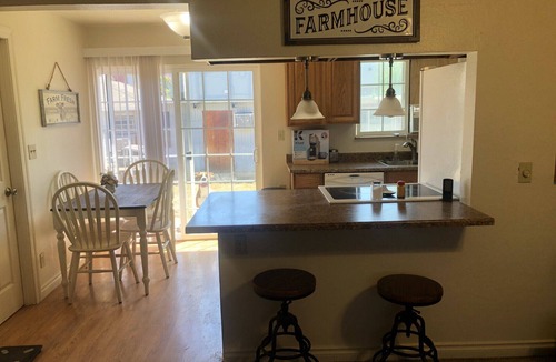 Roseburg House | Adorable 2 bedroom 1 bath house pet friendly nearby shopping and hospital