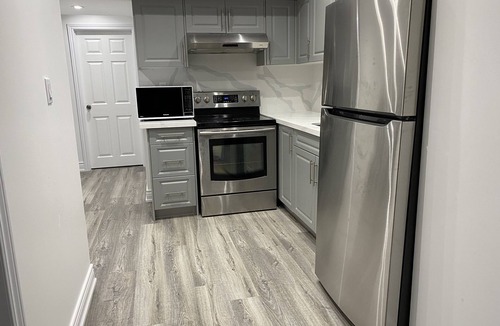 Ajax House | Adorable 2-Bedroom Basement with Sep Entrance