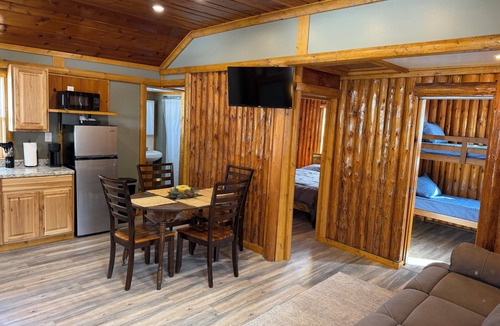 Cheboygan Cabin | Adorable 2-bedroom cabin with AC in charming Cheboygan
