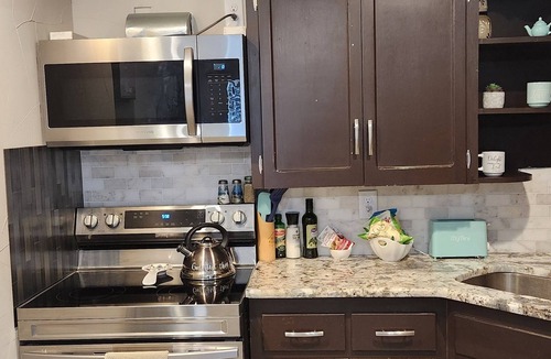 Lake Worth Apartment | Adorable 2-bedroom guesthouse with free parking