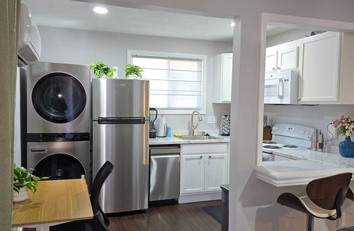 Riverside Apartment | Adorable 2-bedroom Spacious Two King Bed