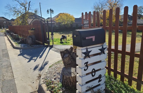 Weatherford House | Adorable 2-bedroom guesthouse with pationn