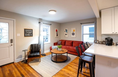 St. Charles House | Adorable 2 King Bed Frenchtown Home