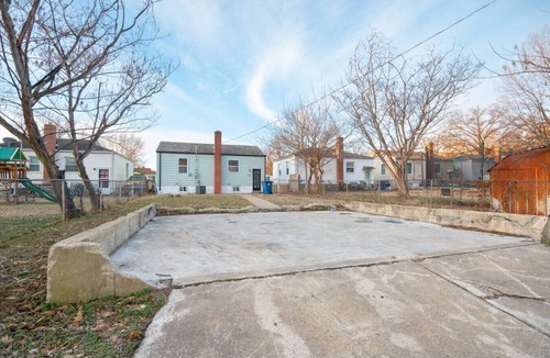 St. Charles House | Adorable 2 King Bed Frenchtown Home