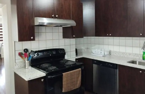 Crescent Heights Apartment | Adorable 2BDR Suite,5mins to downtown free parking