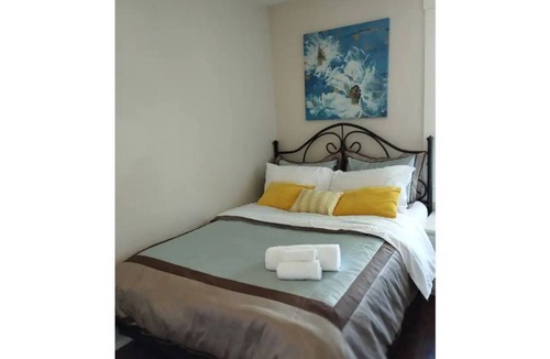 Crescent Heights Apartment | Adorable 2BDR Suite,5mins to downtown free parking