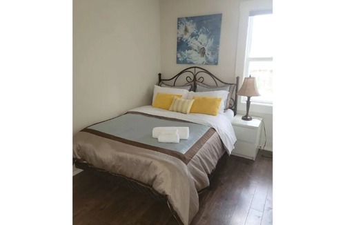 Crescent Heights Apartment | Adorable 2BDR Suite,5mins to downtown free parking
