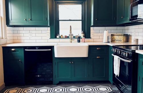 Glen Rose House | Adorable 3 Bedroom/2 Bath Remodeled Cottage and Carriage House Built Circa 1930!