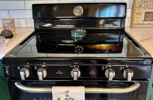 Glen Rose House | Adorable 3 Bedroom/2 Bath Remodeled Cottage and Carriage House Built Circa 1930!