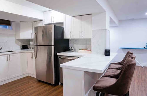 Ajax Apartment | Adorable 3 Bedroom Basement Apartment with Free Parking