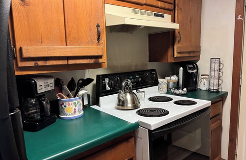 New Boston House | Adorable 3-bedroom house with AC in charming Simms