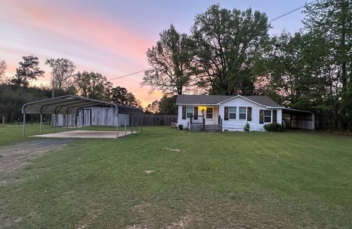 New Boston House | Adorable 3-bedroom house with AC in charming Simms